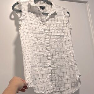 Who what wear sleeveless ruffled plaid shirt Sz M